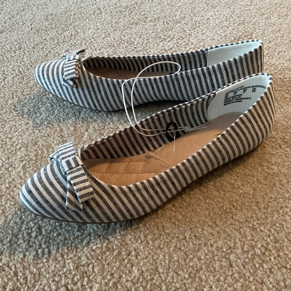 pretty with stripes flats, size 8 - Picture 3 of 5